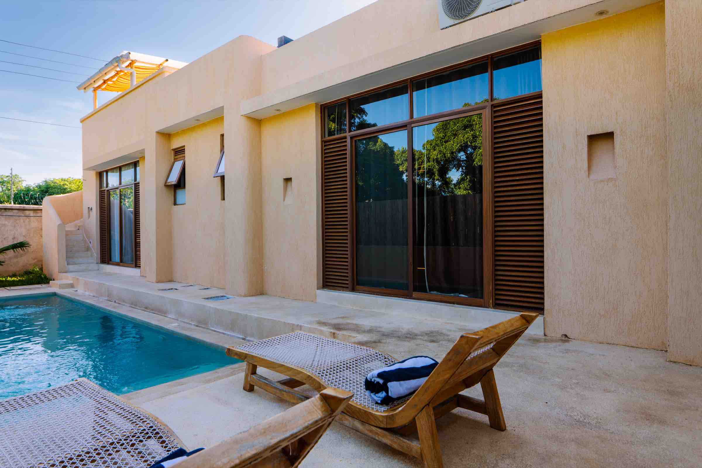 Indoor–outdoor